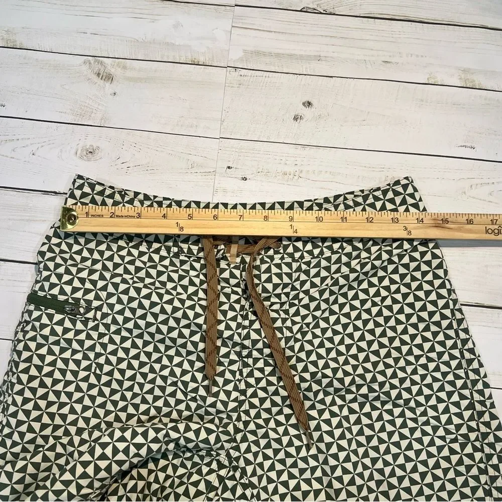 Patagonia men's board shorts Sz 28 green and white
